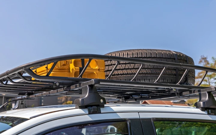 Come installare in sicurezza il portapacchi dell'auto