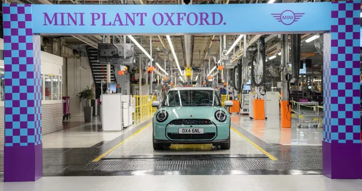 Dazi e calo vendite affondano l’EV: BMW cambia strategia sulla MINI elettrica