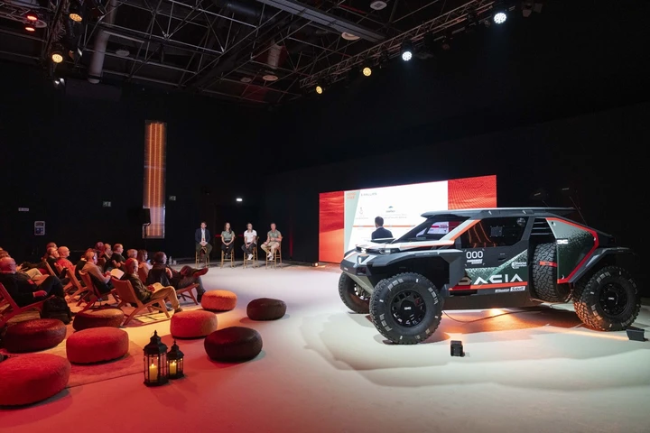 Dacia Sandrider: la sfida della Dakar 2025 con un team di stelle