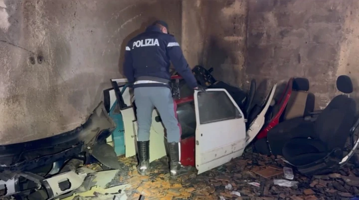 Pezzi d'auto rubati e mercato nero: la polizia svela un giro milionario