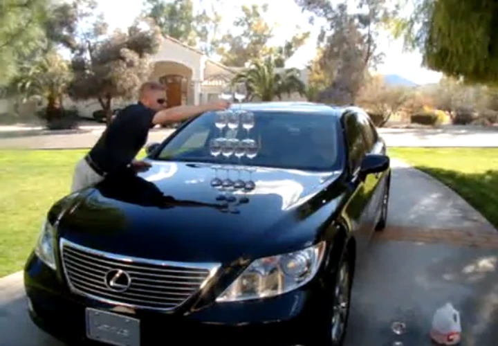 La Lexus LS460 alla prova... dei bicchieri