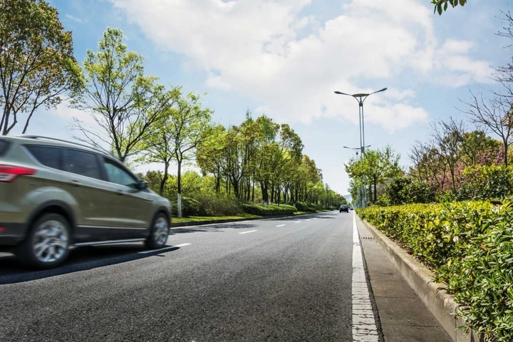 Frenata rigenerativa: i vantaggi nelle auto ibride ed elettriche