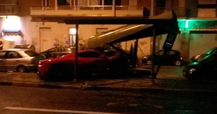 Incidente in Ferrari per Martin Caceres: multa e auto sequestrata