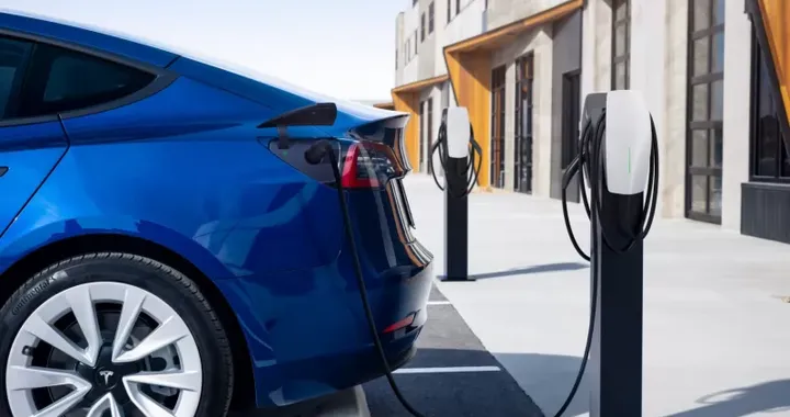 Tesla in crisi: la guerra commerciale di Trump sta affondando il colosso EV?