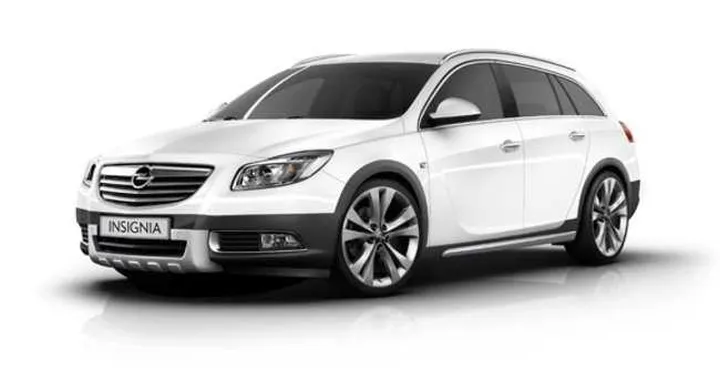 Opel Insigna CrossFour: il debutto nel 2012?
