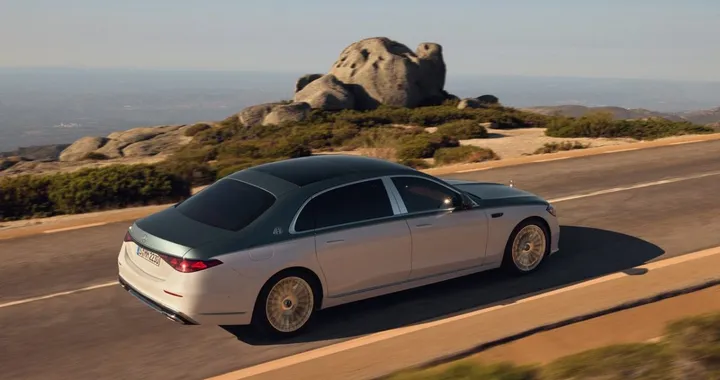 Nuova Mercedes-Maybach Classe S 2026: lusso, IA e MB.OS a bordo
