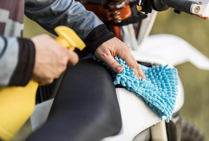 Come lavare la moto: la guida