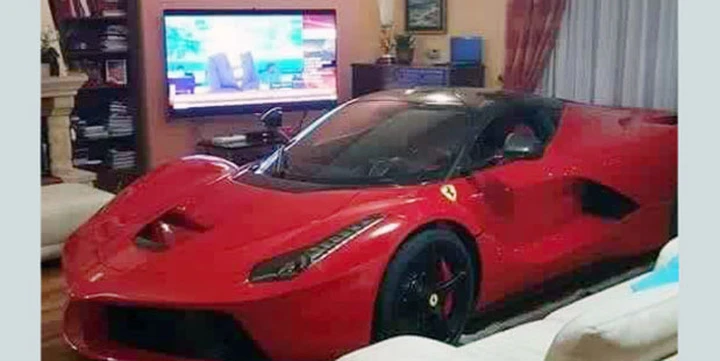 Come ti parcheggio la Ferrari nel salotto di casa