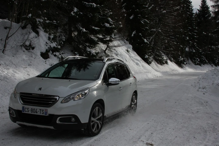 Peugeot Grip Control e Hybrid4
