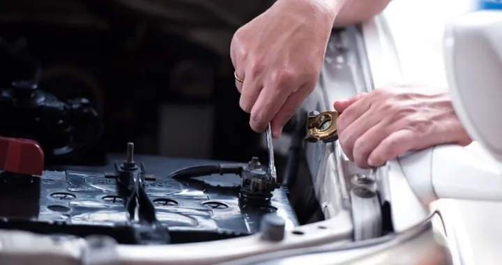 Batteria auto: quando cambiarla, costi e come farlo. La guida completa