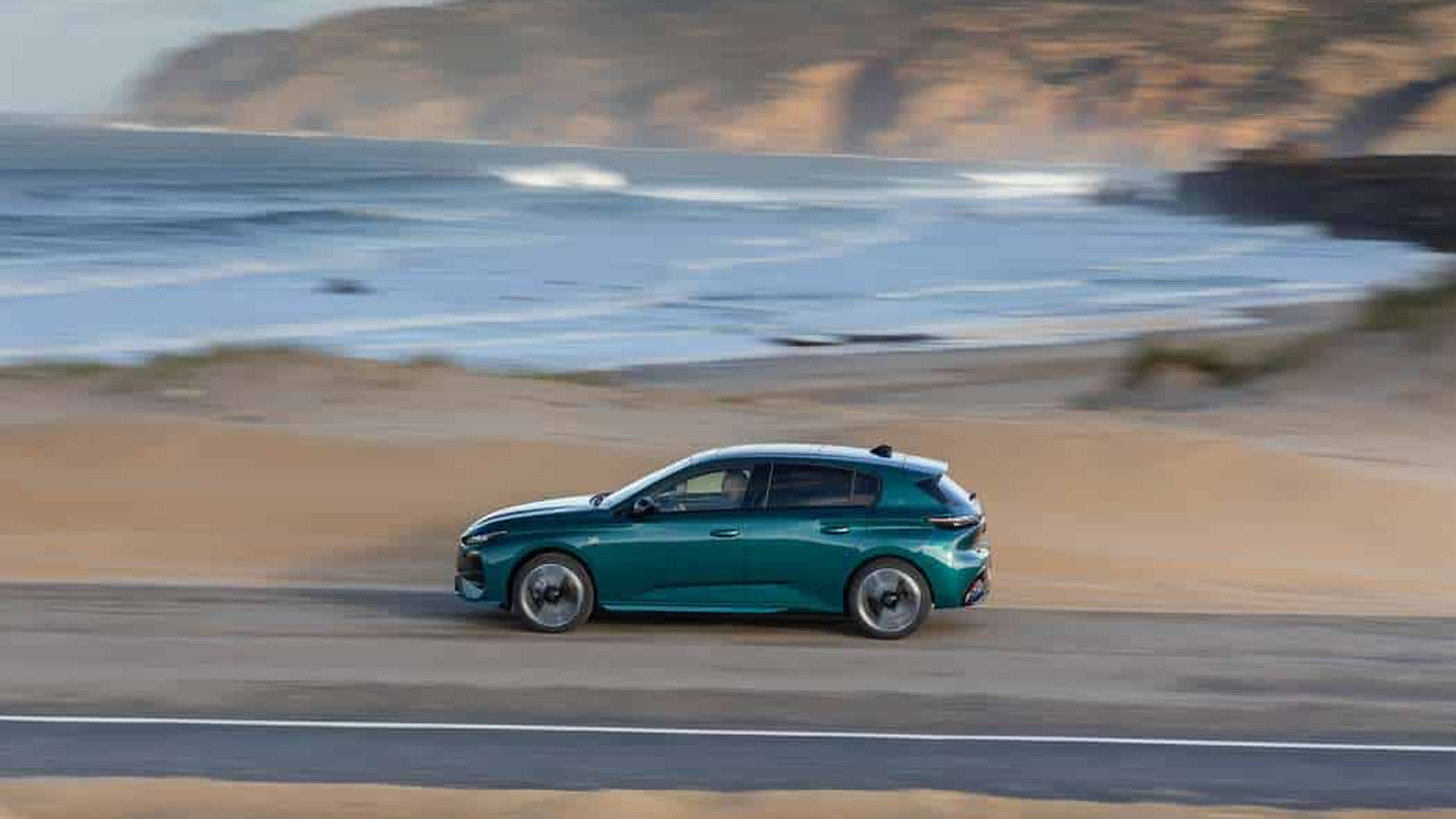 Nuove Peugeot 308 e 308 SW: caratteristiche, prezzi e motori delle ...