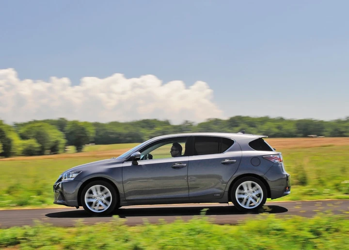 Lexus CT Hybrid Executive: la prova su strada