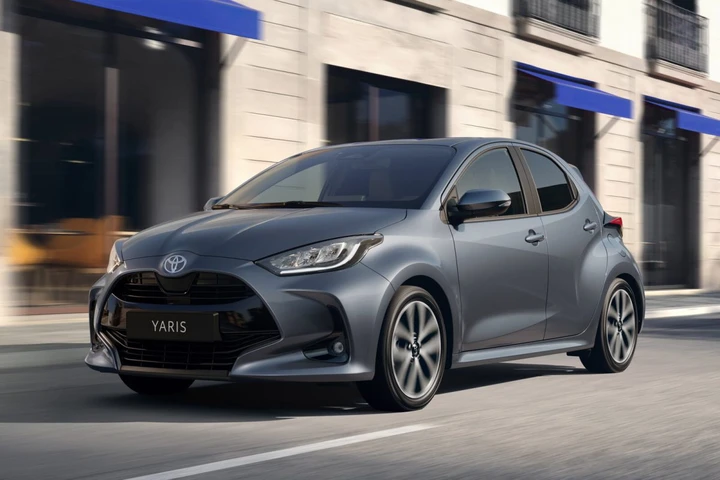 Nuova Toyota Yaris Icon: cerchi da 17”, interni e motori hybrid