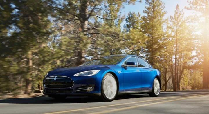 Tesla Model S: verso il pilota automatico