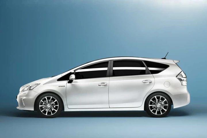 Toyota Prius 7 posti: in Giappone è già in vendita