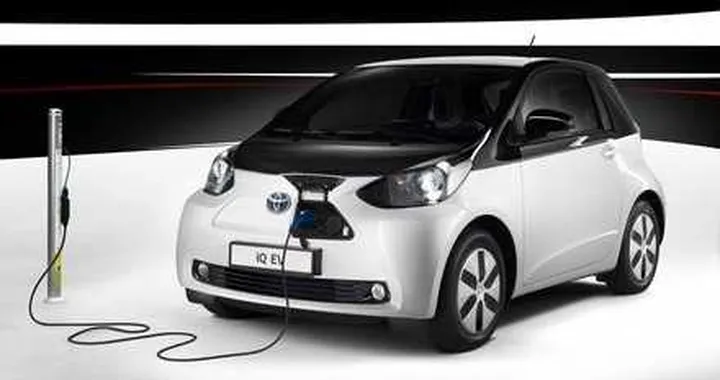 Toyota IQ EV Elettrica al Salone di Parigi