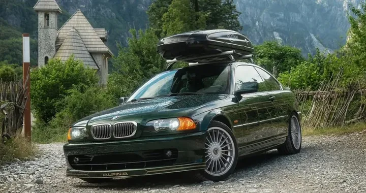 Altro che camper: gira l’Europa con una BMW E46 stile Alpina