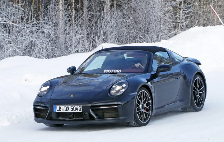 Porsche 911 GTS Targa (992): le foto spia