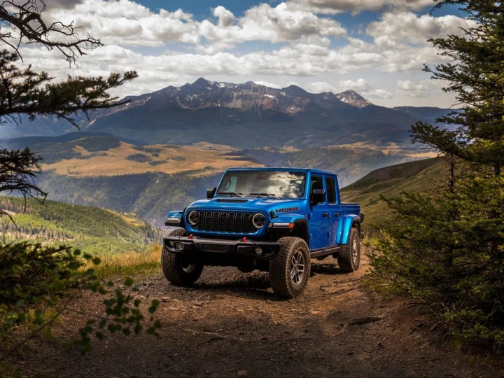 Jeep alza l’asticella: il Gladiator Shadow Ops è puro fuoristrada