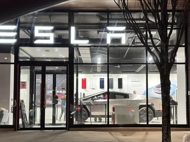Boom Tesla in Canada: 2 auto al minuto vendute, ora scatta l’indagine