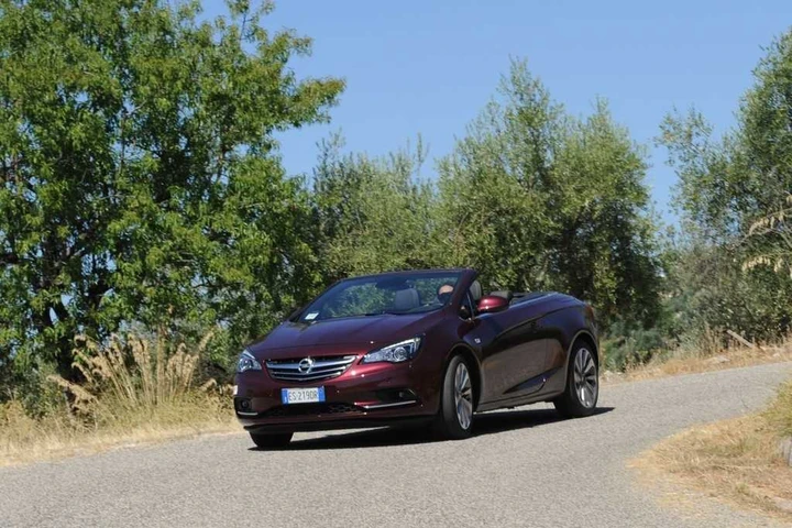 Opel Cascada 1.6 Turbo SIDI: la prova su strada