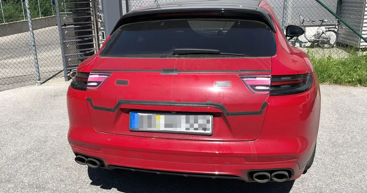 Porsche: ecco le foto spia della Panamera Sport Turismo restyling