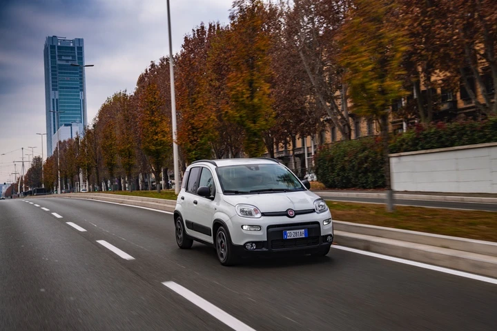 Fiat Panda Hybrid 2025: offerta senza anticipo, quali sono i vantaggi?