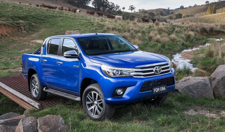 Toyota HiLux 2015: immagini e dati tecnici ufficiali