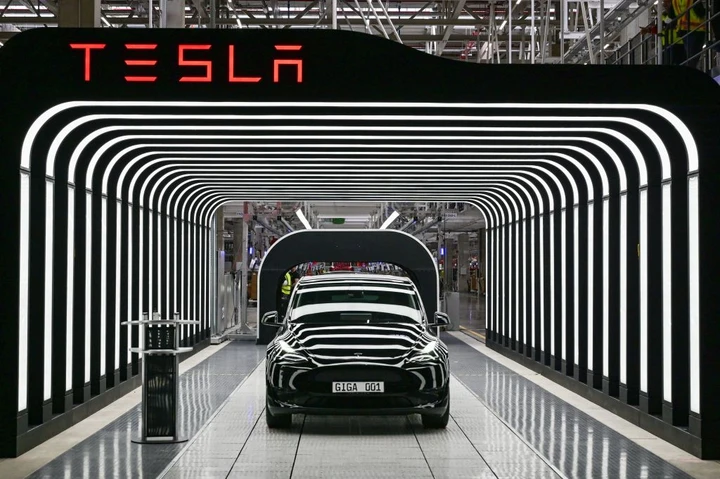 Tesla, turbolenze in Germania: trattenuto lo stipendio dei dipendenti malati
