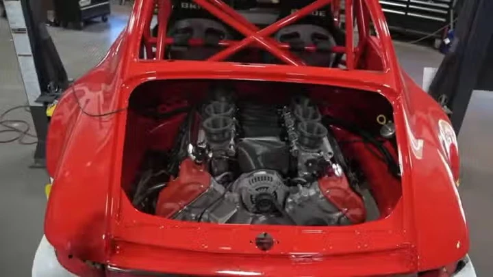 Una Porsche del 1978 con V8 Ferrari: lo swap più controverso del web