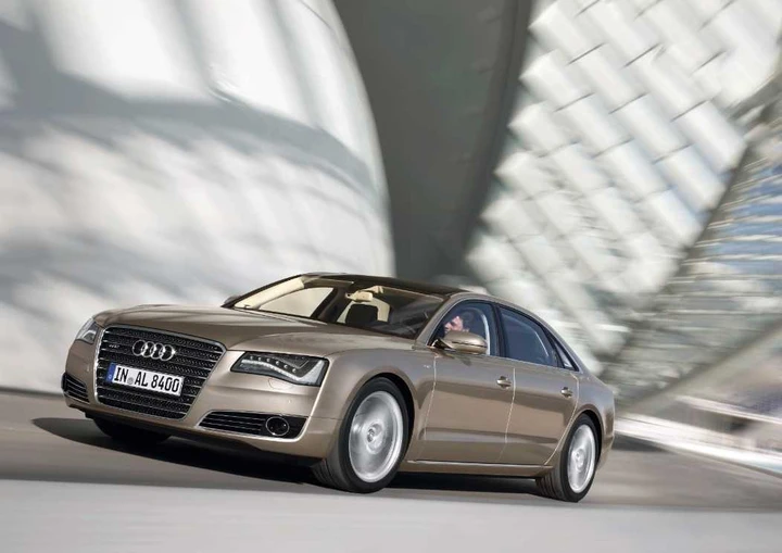 Audi A8 L W12: un bel viaggiare