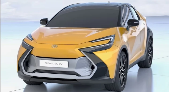 Toyota C-HR: le immagini in anteprima
