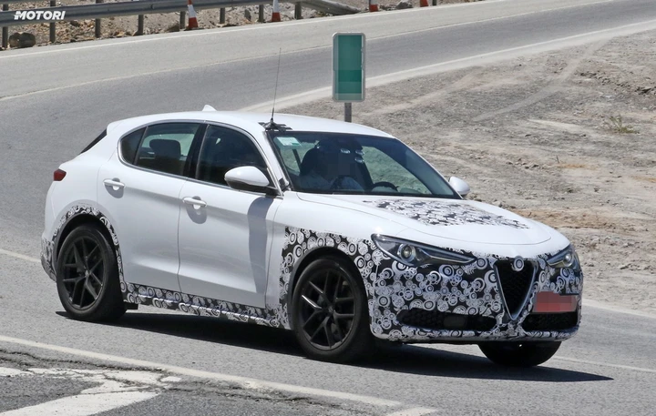 Alfa Romeo Stelvio Restyling: le foto spia