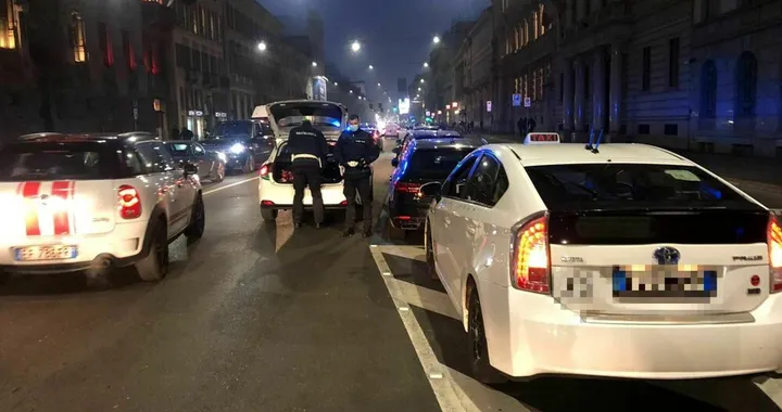 Controlli alcoltest: 34enne positivo chiama un taxi ma anche il conducente è ubriaco