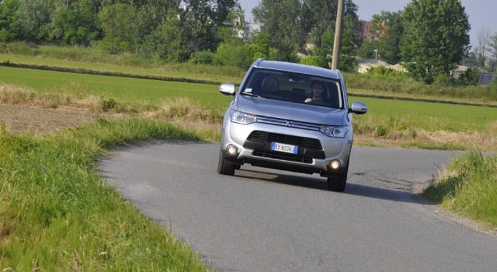 Mitsubishi Outlander PHEV: la prova su strada