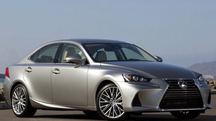 Lexus IS restyling 2016