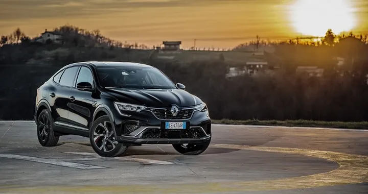 Renault Arkana: allestimenti e prezzi