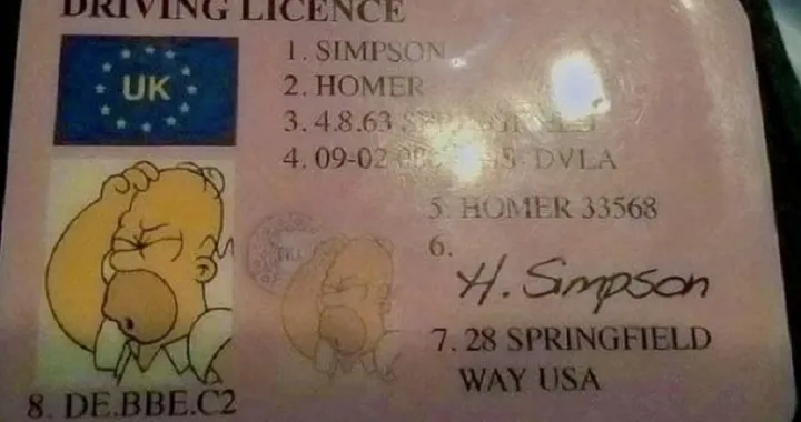 Fermato per un controllo, esibisce patente intestata a Homer Simpson: “Doh!”