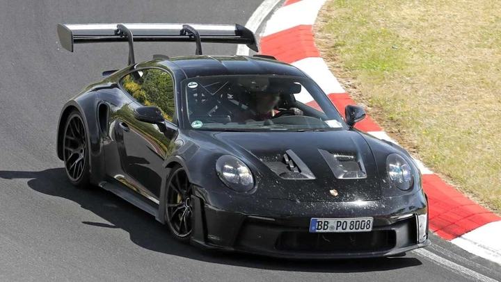 Porsche GT2 RS 2025: una belva da oltre 700 cavalli