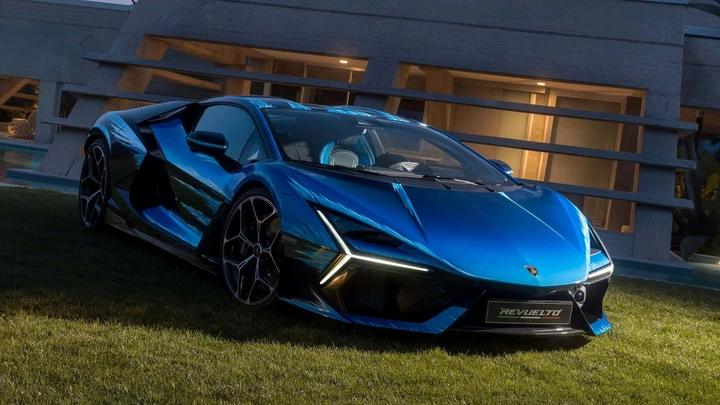 Lamborghini Revuelto Opera Unica: la Sardegna omaggiata con un capolavoro