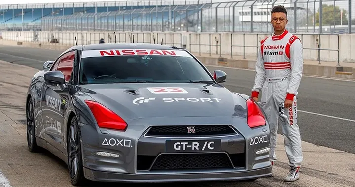 Nissan GT-R R/C: pilotata a 210 km/h con il controller della PlayStation