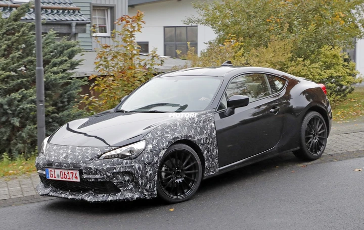 Subaru BRZ facelift: le foto spia