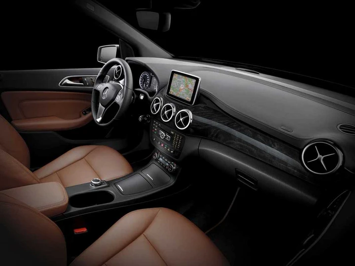 Nuova Mercedes Classe B, interni svelati