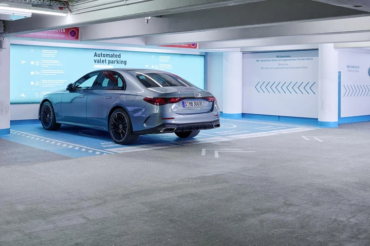 Mercedes Intelligent Park Pilot