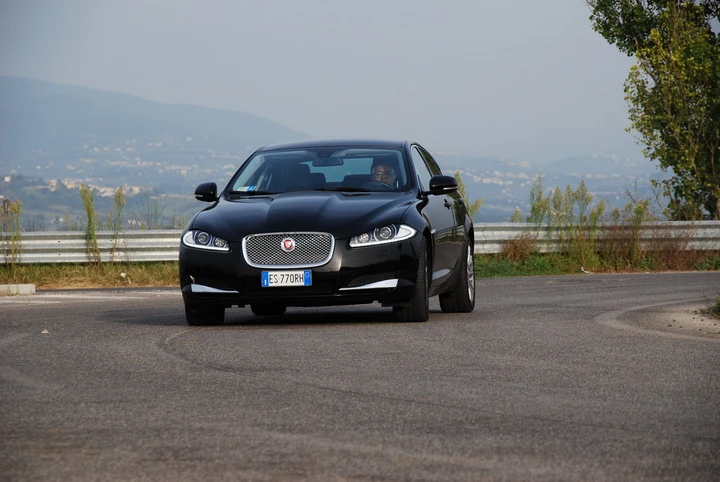 Jaguar XF 2.2 D Eco in prova