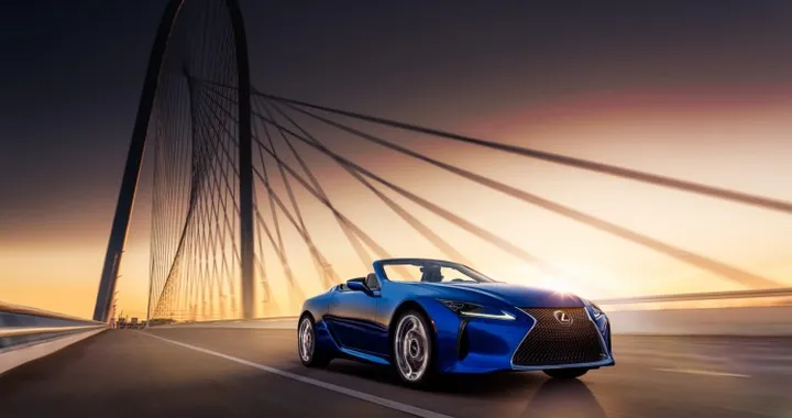 Lexus LC Convertible Regatta Edition: produzione limitata e vestito blu