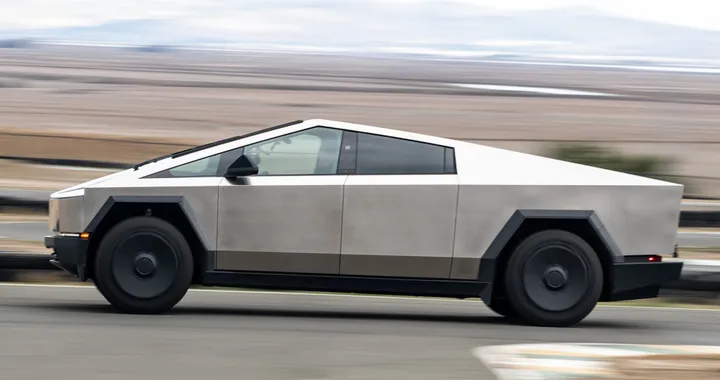 Tesla Cybertruck, salta l'accordo da 400 milioni col governo USA