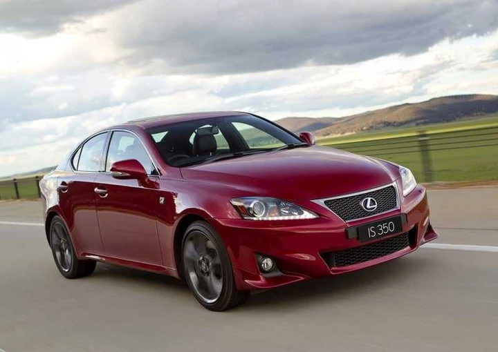 Bmw-Toyota: Lexus non monterà i motori bavaresi
