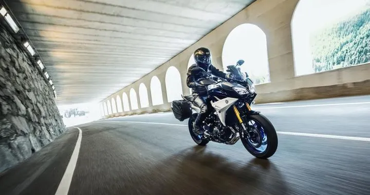 Yamaha Tracer 900 e 900 GT 2018: prezzi da 10.590 euro