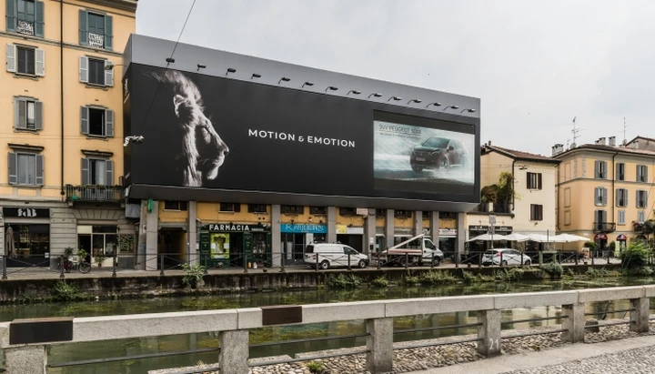 Peugeot al centro della movida meneghina
